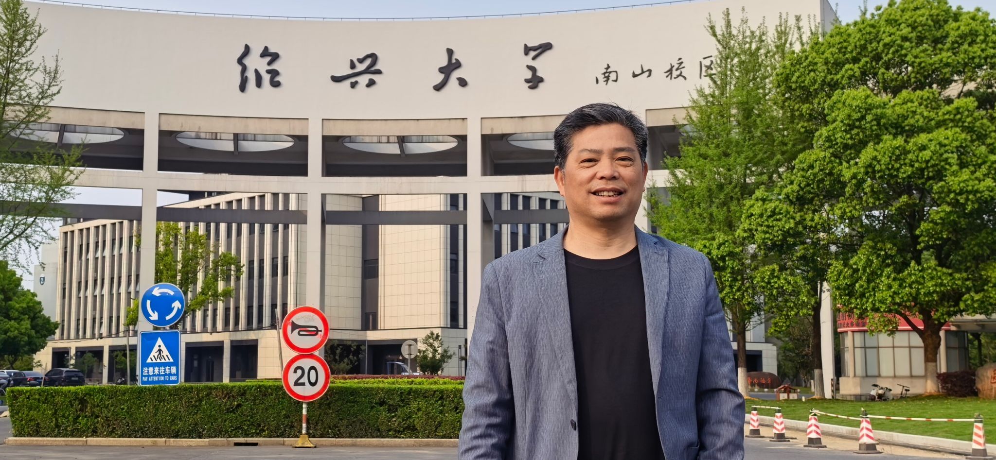 该研究针对传统硫基电池中硫正极反应动